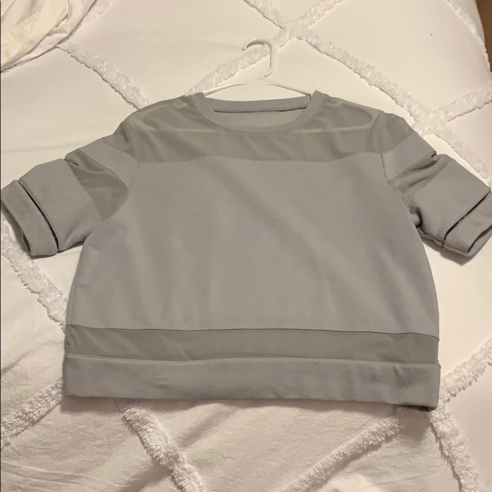 Alo Yoga short sleeve sweater top